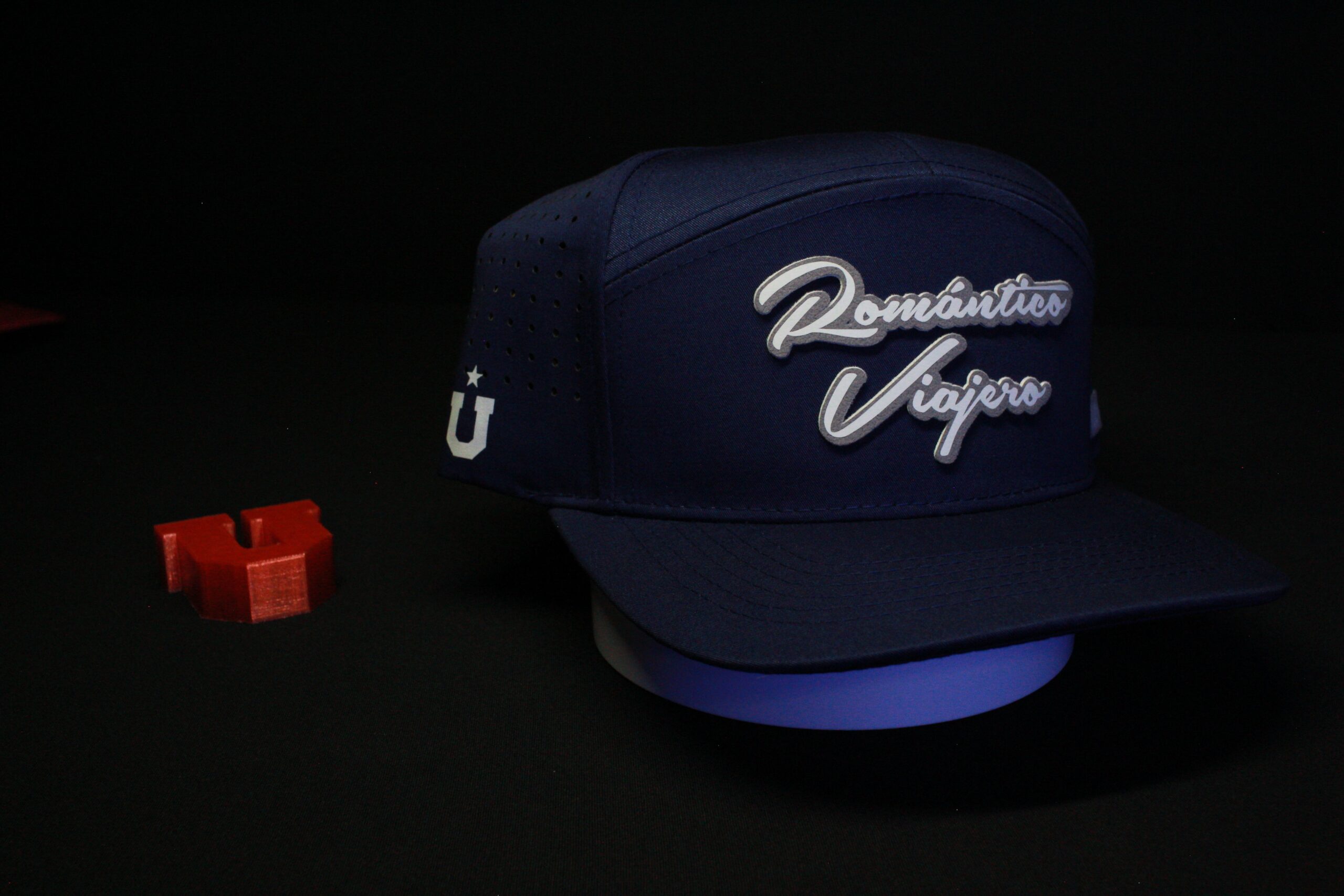 Romantico Viajero+Sale león+3 Regalos - Gorro U de Chile 3D Brilla en la oscuridad - Imagen 3