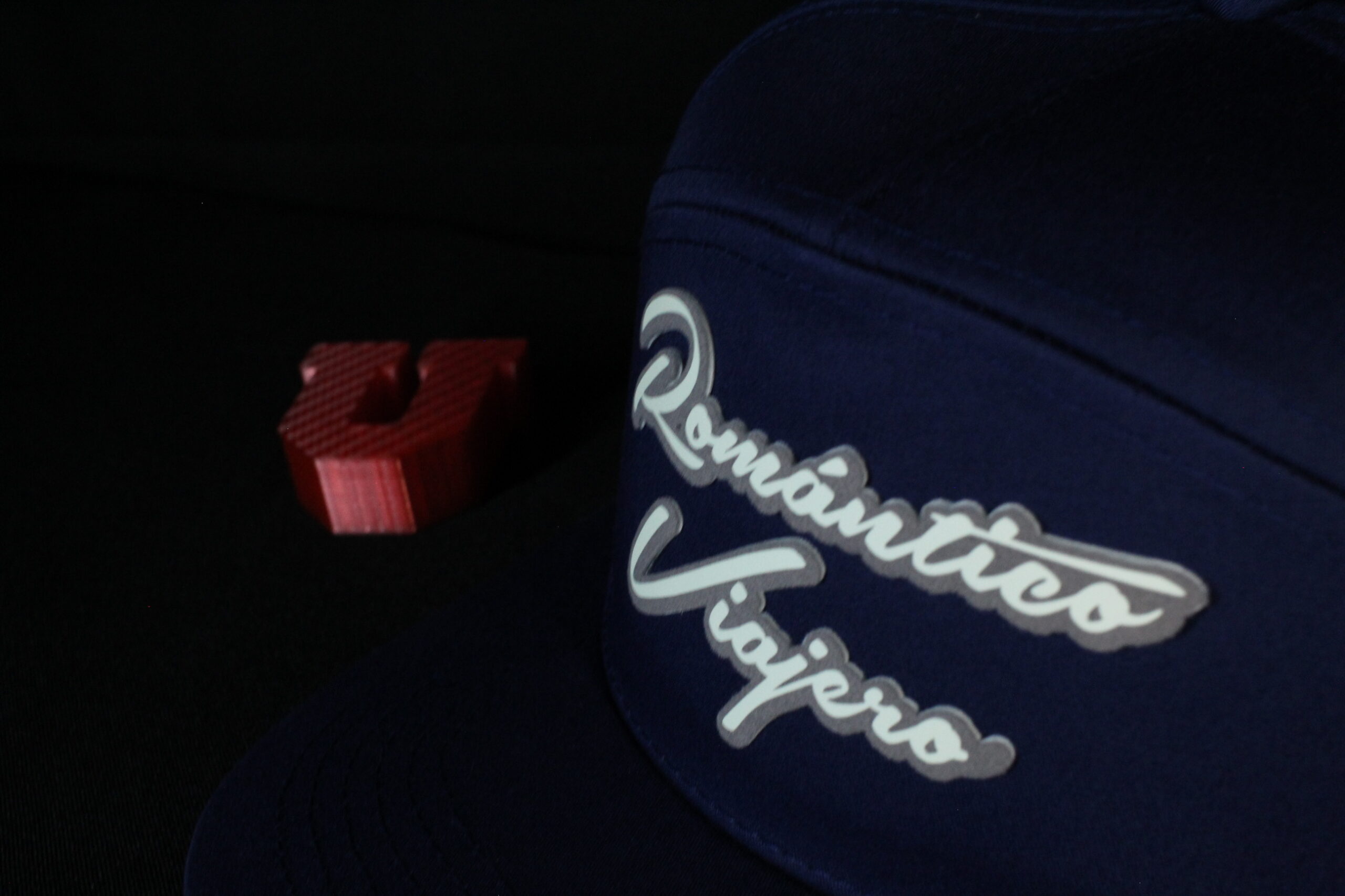 Romantico Viajero+Sale león+3 Regalos - Gorro U de Chile 3D Brilla en la oscuridad - Imagen 8