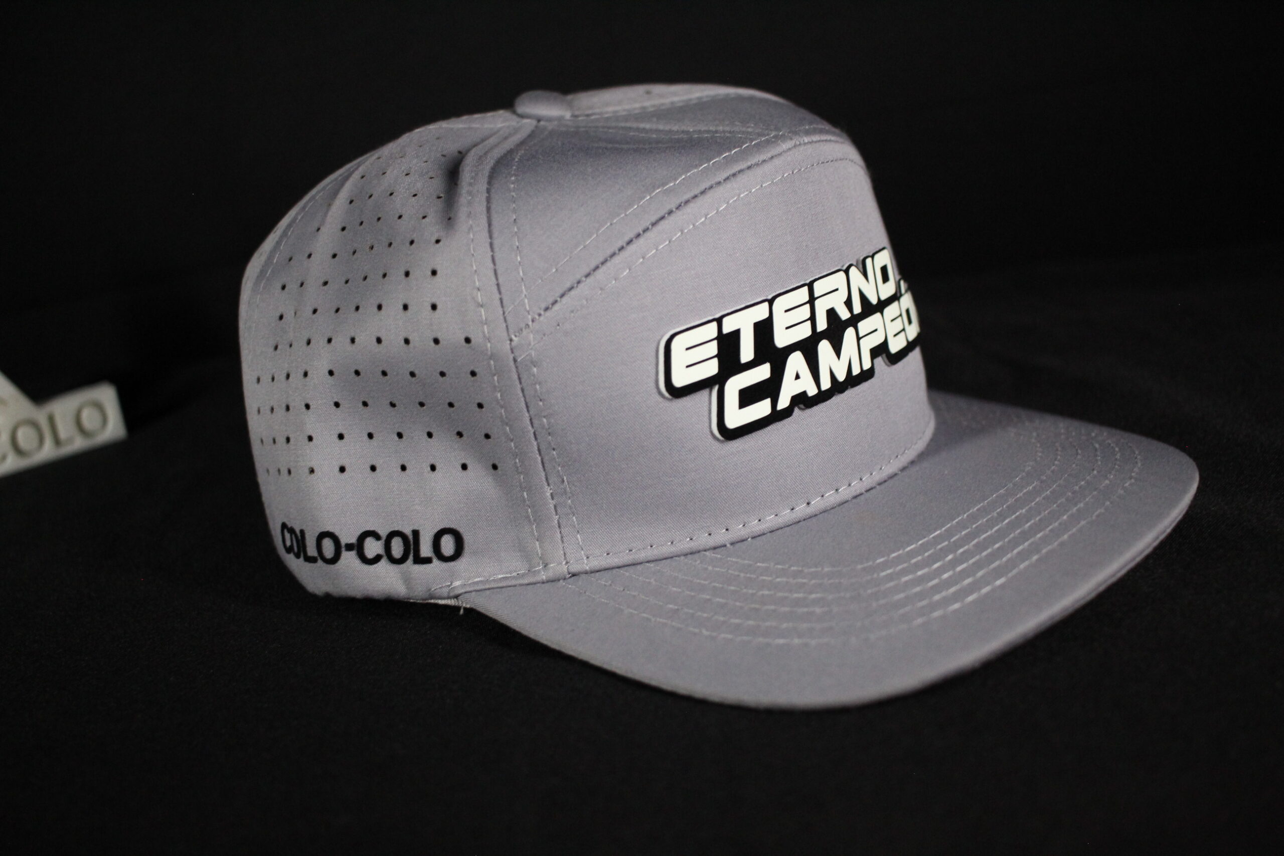 Gorro Colo Colo 3D Eterno Campeon+llavero+stickers - Brilla en la oscuridad