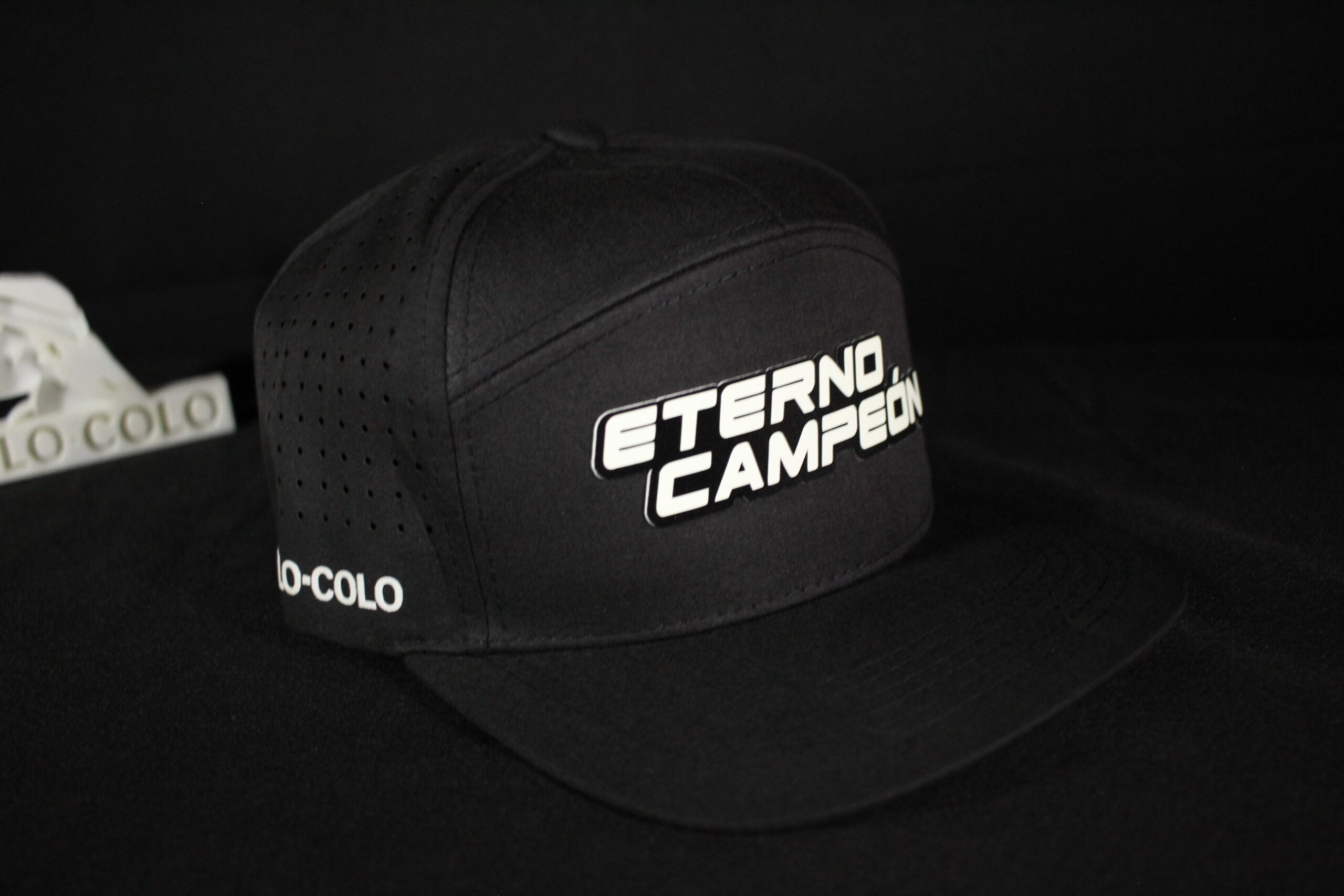 Gorro Colo Colo 3D Eterno Campeon+llavero+stickers - Brilla en la oscuridad - Imagen 6