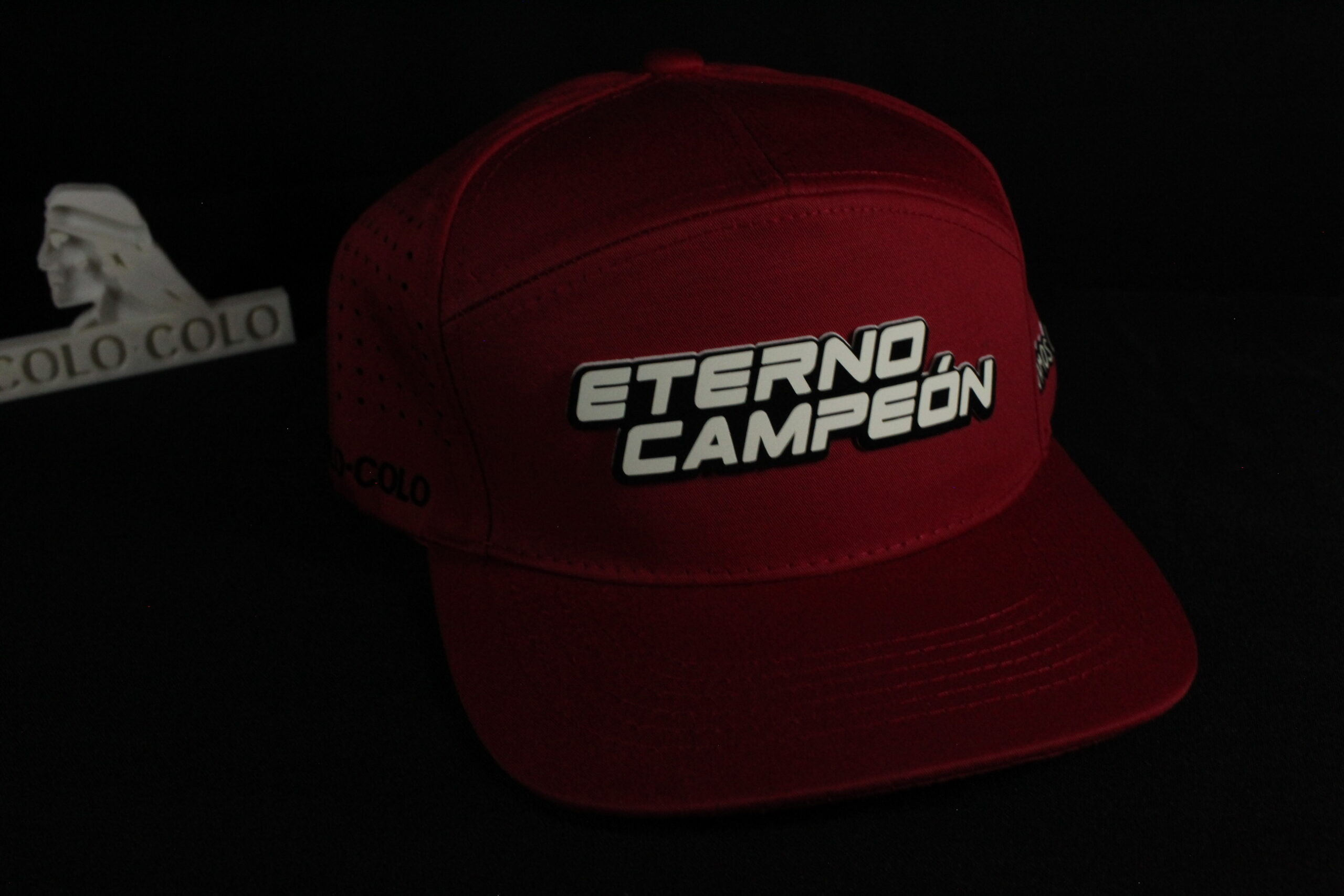 Gorro Colo Colo 3D Eterno Campeon+llavero+stickers - Brilla en la oscuridad - Imagen 3